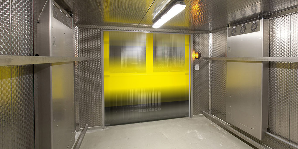 High-speed flexible doors for the food processing industry, better than stainless steel