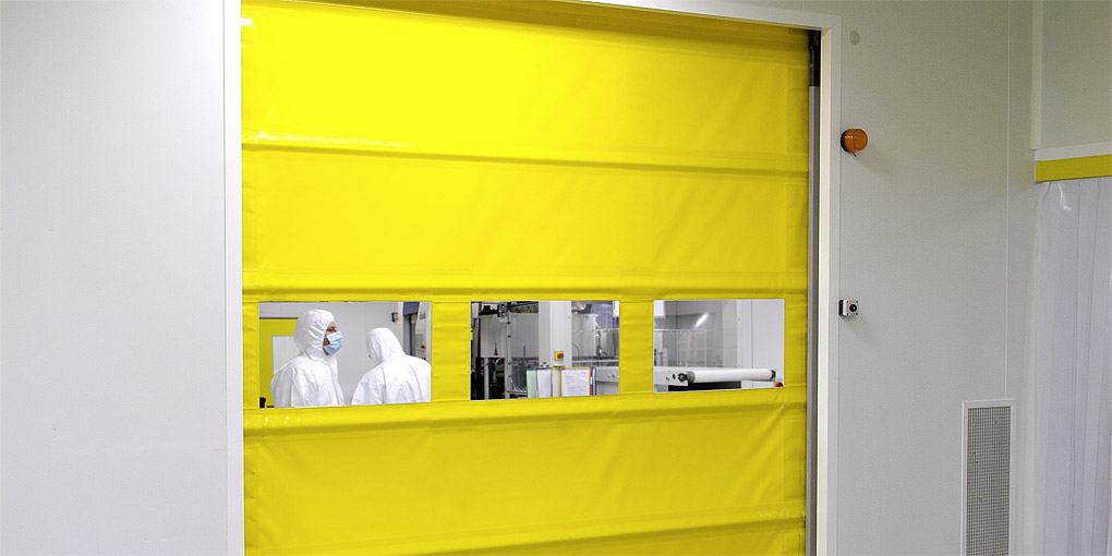 High-speed flexible door for clean rooms with panoramic transparency